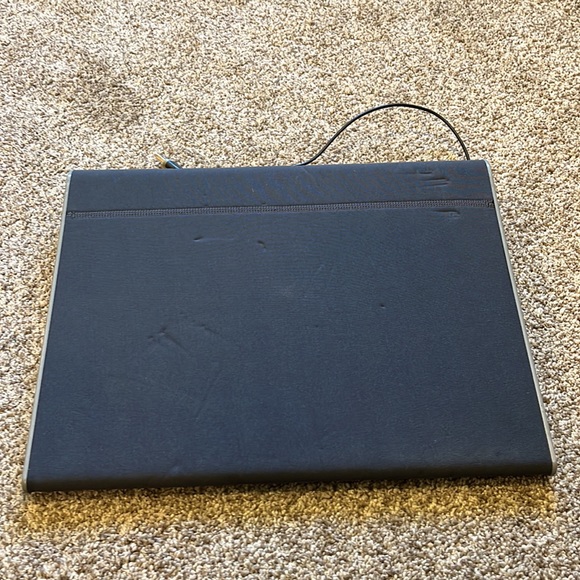 Laptop cooling mat with fans - Picture 4 of 5